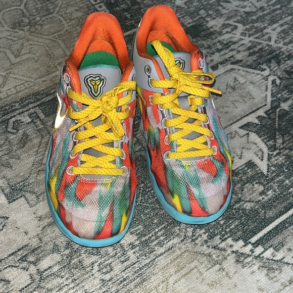 Nike Kids Kobe Venice Beach Multicolor Sneakers with Yellow Laces size 1.5 Y - Picture 4 of 9